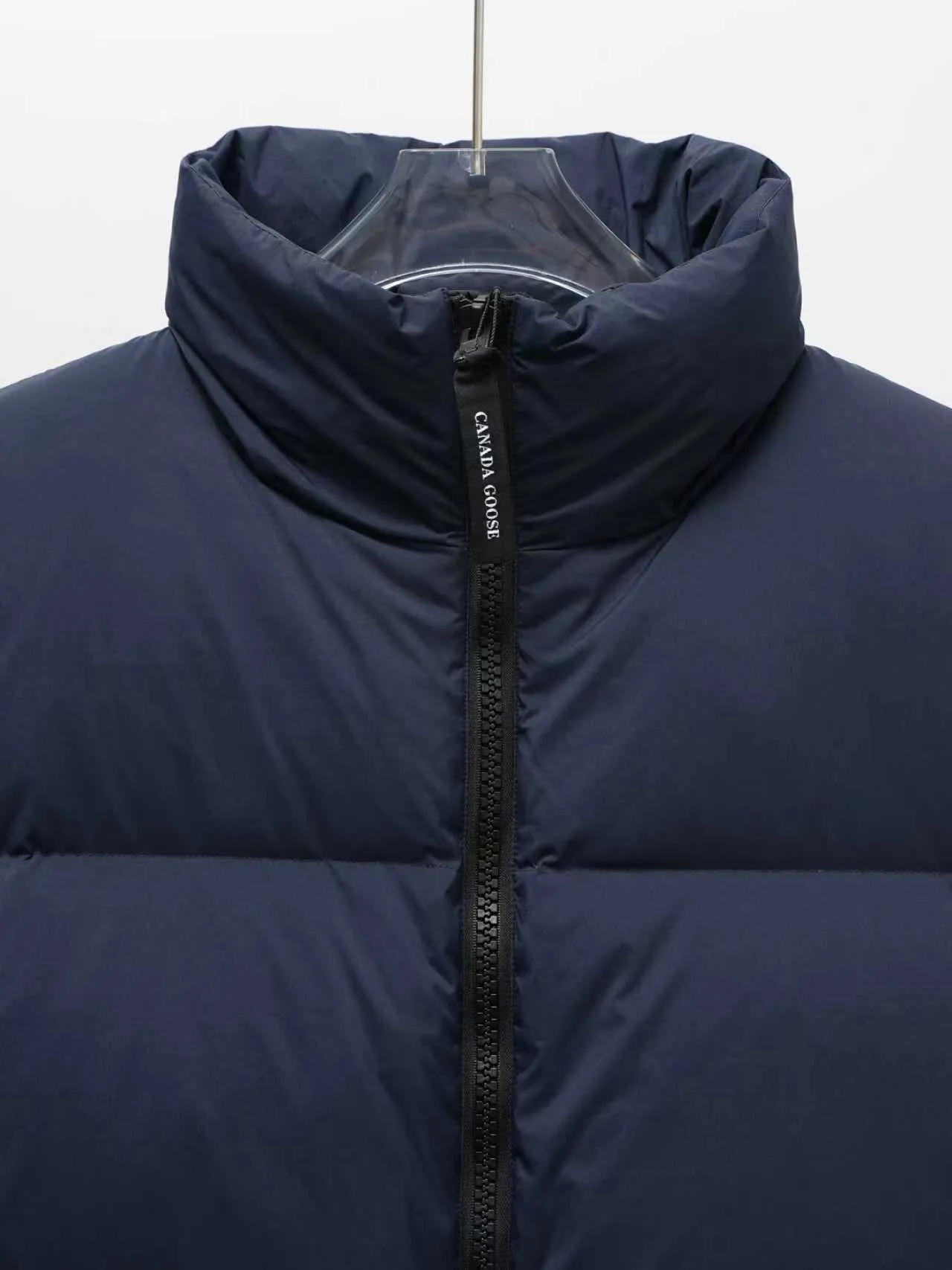 P840 Counter quality stand-up collar Sibu jacket [Exclusively for foreign trade] [Interchangeable black label and red label] Canada Goose LAWRENCE series quilted windproof and waterproof straight stand-up collar zipper down jacket Lawrence Puffer Jaet men's stand-up collar down jacket Color: black with red label. Size: XS S M L XL XXL.